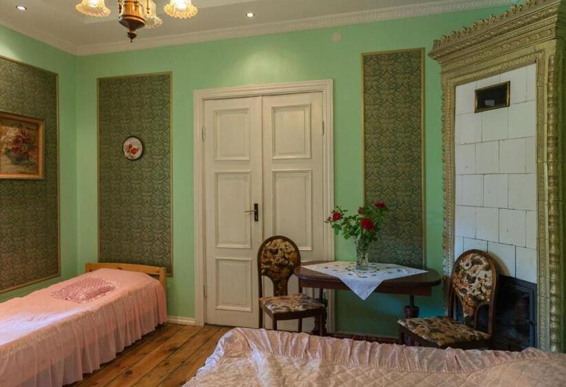 اتاق استاندارد چهارنفره با سرویس بهداشتی مشترک, Villa Magonīte