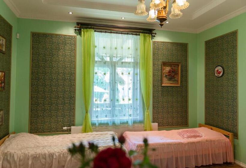 اتاق استاندارد چهارنفره با سرویس بهداشتی مشترک, Villa Magonīte