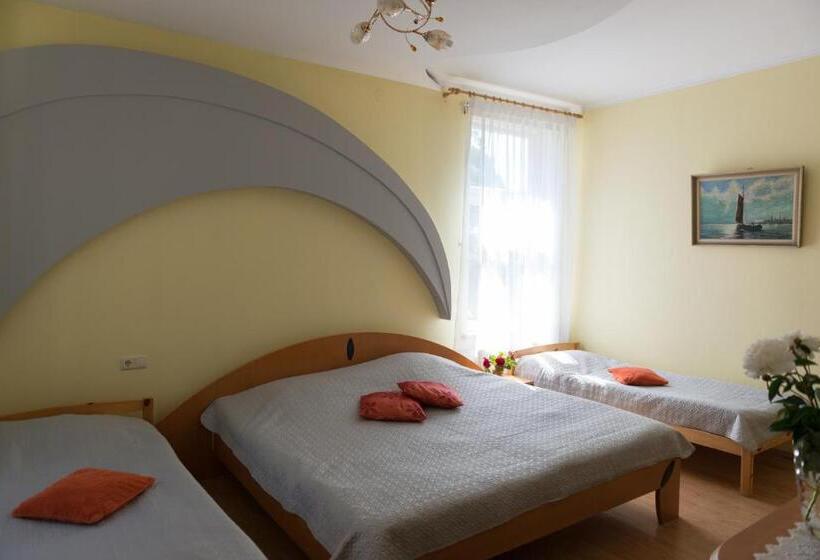 اتاق استاندارد چهار تخته, Villa Magonīte