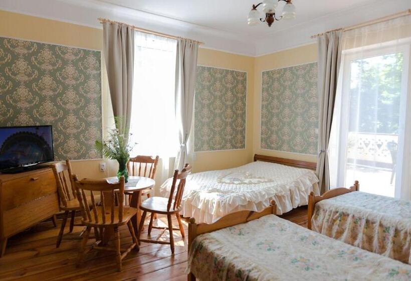 اتاق استاندارد چهارنفره با بالکن, Villa Magonīte