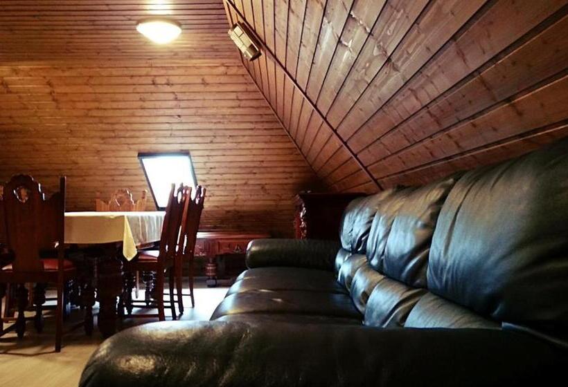 جناح عائلي, Villa Teleki