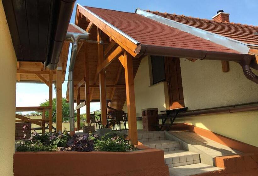 جناح عائلي, Villa Teleki