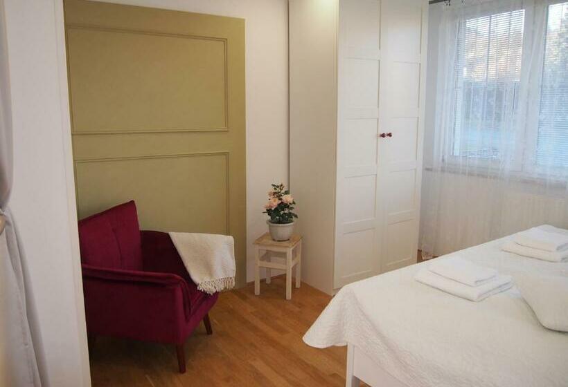 带1个卧室的带阳台的公寓, Pálava House Mikulov