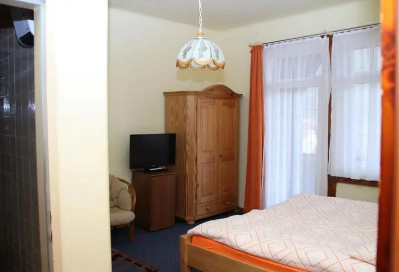 Standard Kolmen Hengen Huone, Gasthof Edelweiss