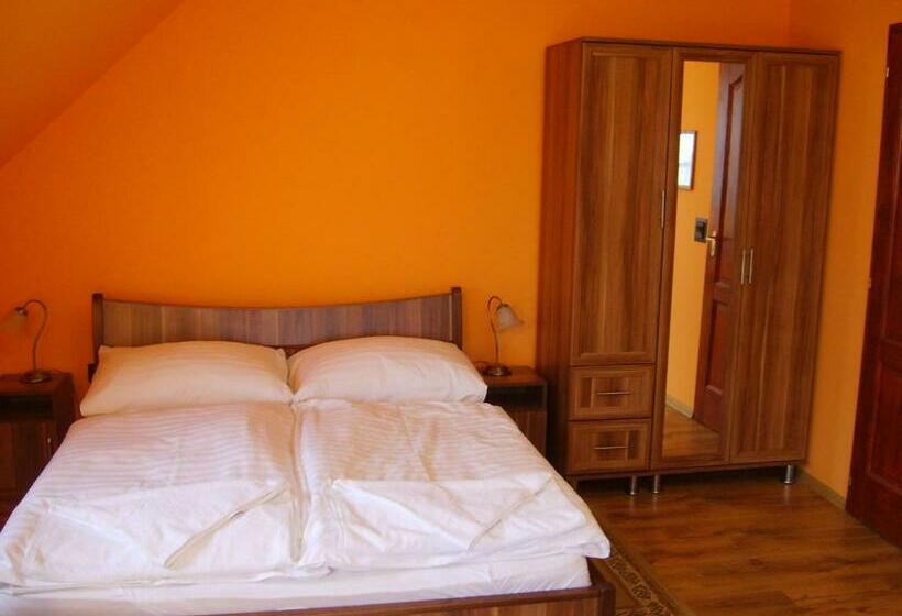 Номер Стандарт Вид на Озеро, Szűts Panzió