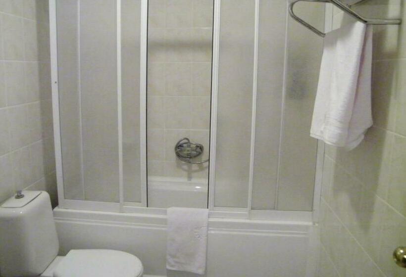 חדר סטנדרט לשלושה, Aşıkoğlu