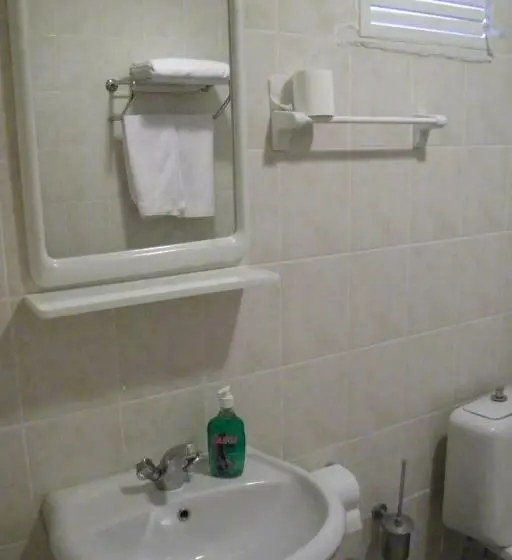 Standard Kolmen Hengen Huone, Aşıkoğlu