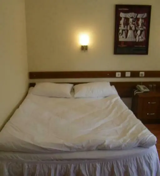 Standard-huone, Aşıkoğlu