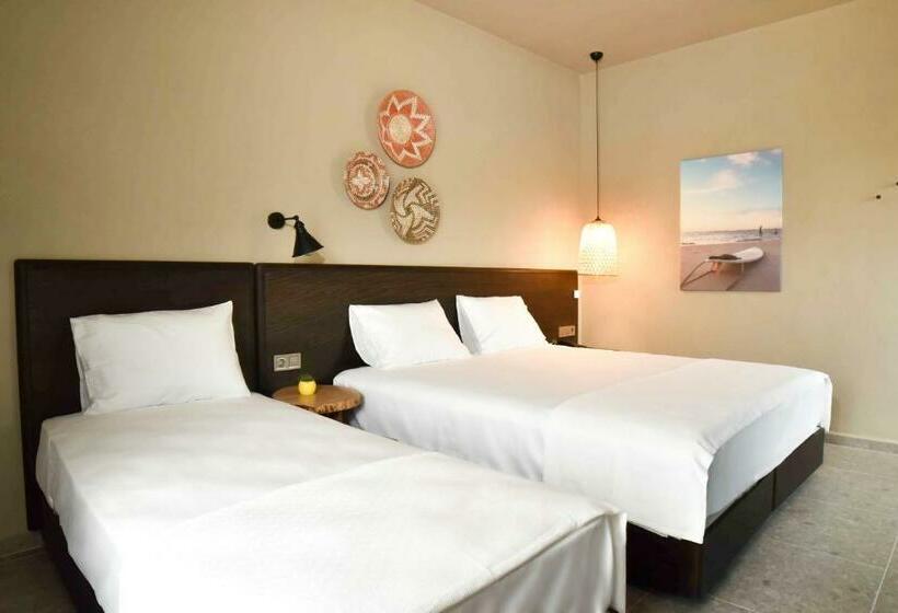 Pokój Standard Trzyosobowy, Kotinos Beach