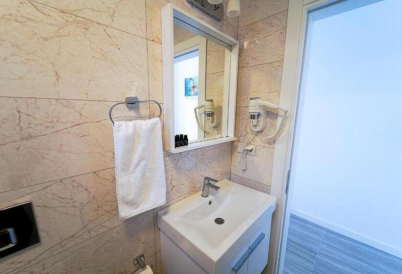 اتاق لوکس با چشمانداز دریا, Tepehan By özkul