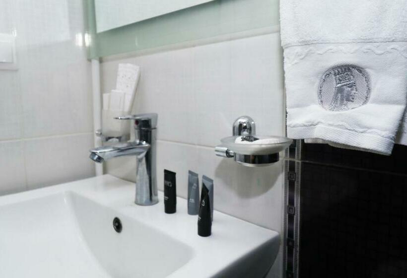 اتاق استاندارد, Tigran Mets Yerevan