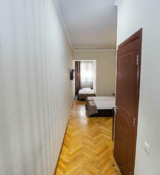 اتاق استاندارد, Tigran Mets Yerevan