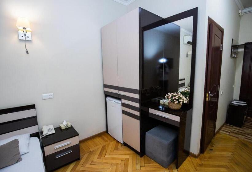 اتاق استاندارد, Tigran Mets Yerevan