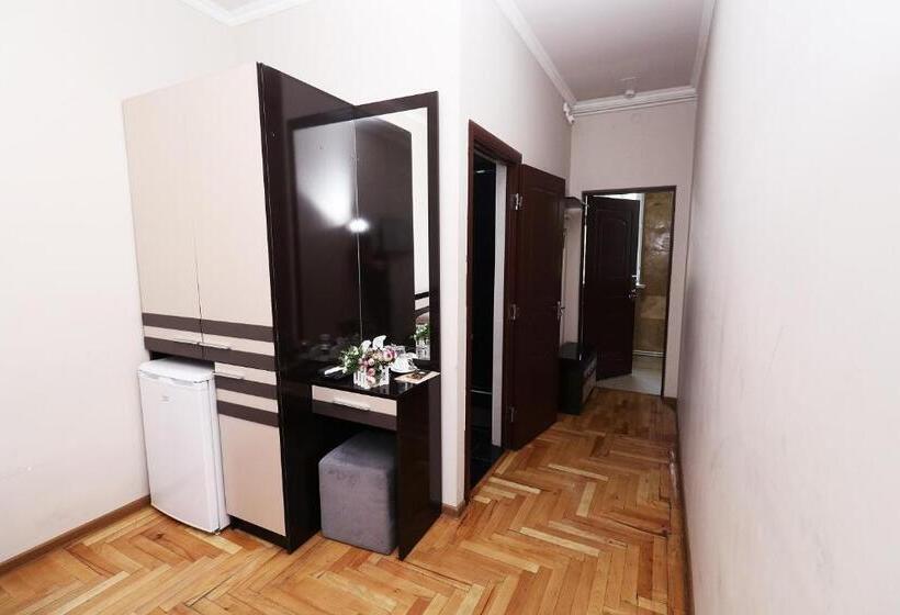 اتاق استاندارد, Tigran Mets Yerevan