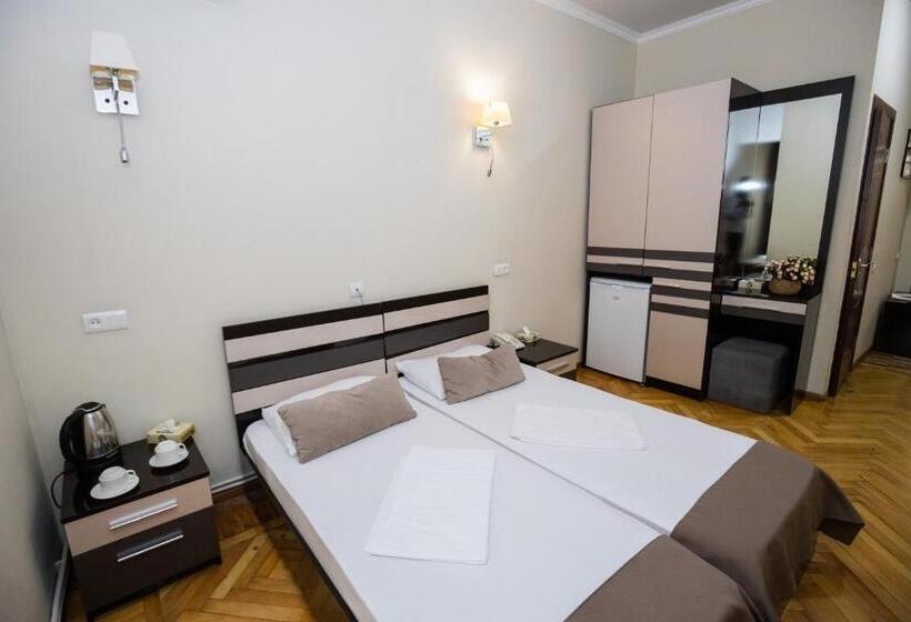 اتاق استاندارد, Tigran Mets Yerevan