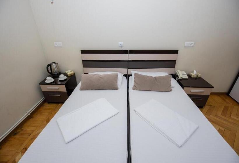 اتاق استاندارد, Tigran Mets Yerevan