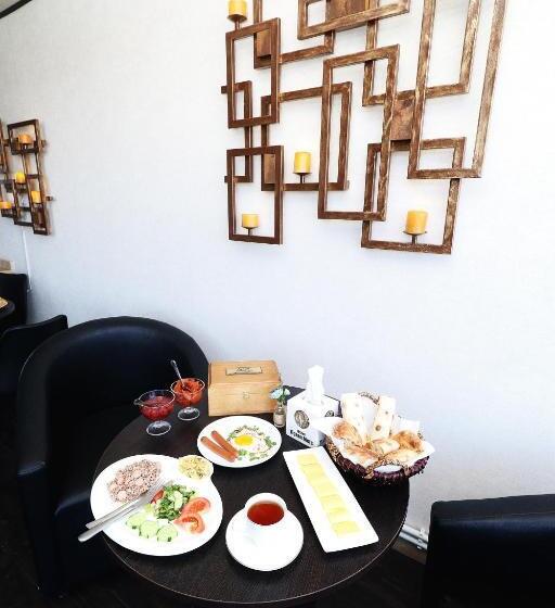 استودیوی لوکس, Tigran Mets Yerevan