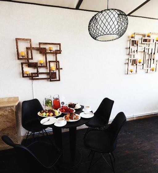 استودیوی لوکس, Tigran Mets Yerevan