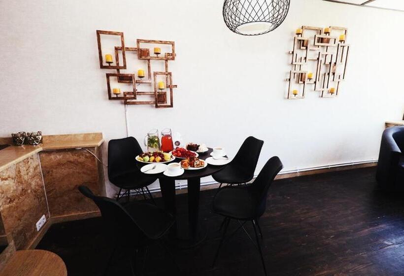 استودیوی لوکس, Tigran Mets Yerevan