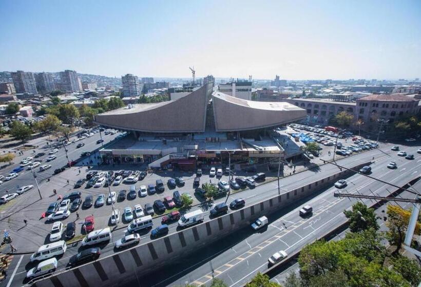 آپارتمان 1 خوابه با بالکن, Tigran Mets Yerevan