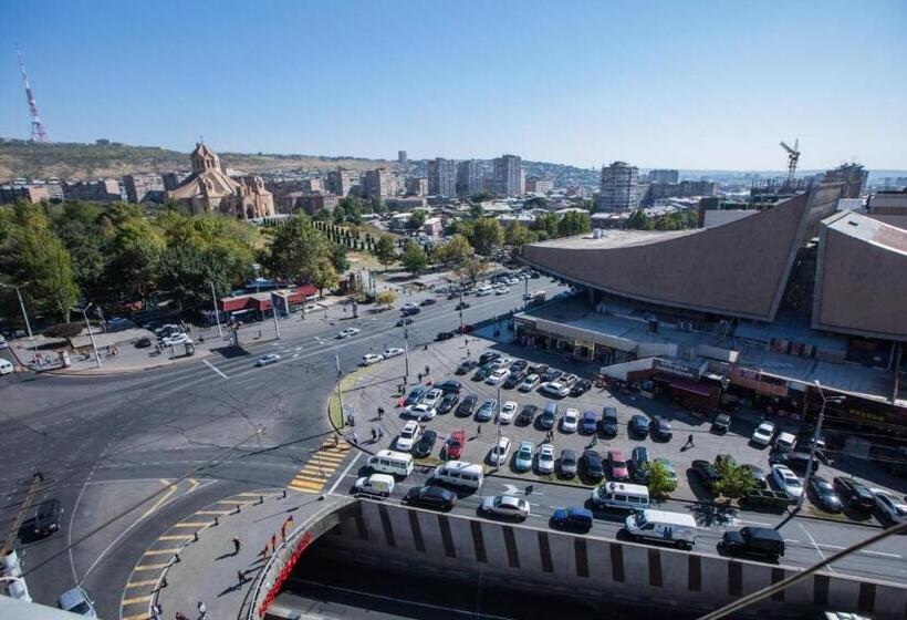 آپارتمان 1 خوابه با بالکن, Tigran Mets Yerevan