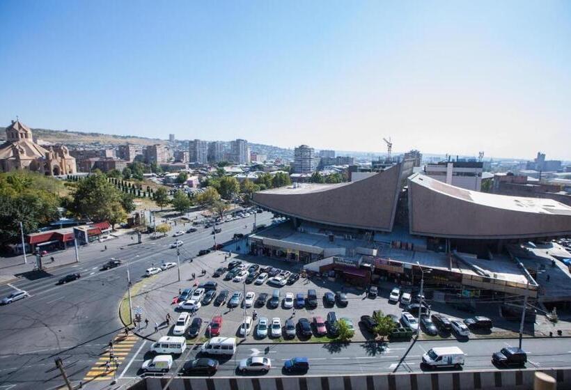 آپارتمان 1 خوابه با بالکن, Tigran Mets Yerevan