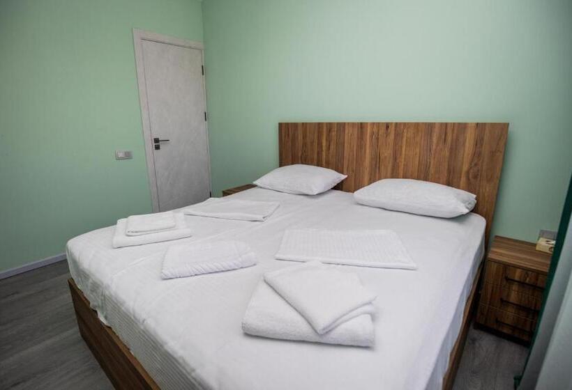 اتاق دوبلکس, Tigran Mets Yerevan