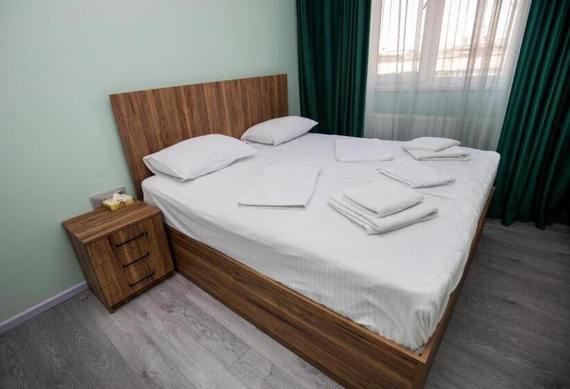 اتاق دوبلکس, Tigran Mets Yerevan