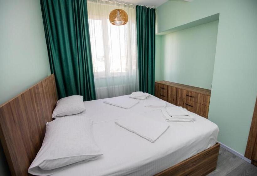 اتاق دوبلکس, Tigran Mets Yerevan