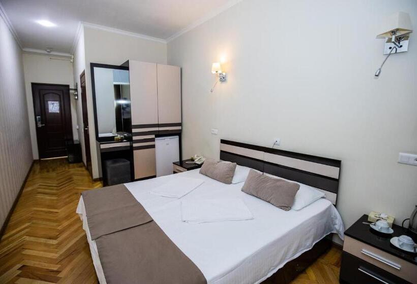 اتاق استاندارد, Tigran Mets Yerevan