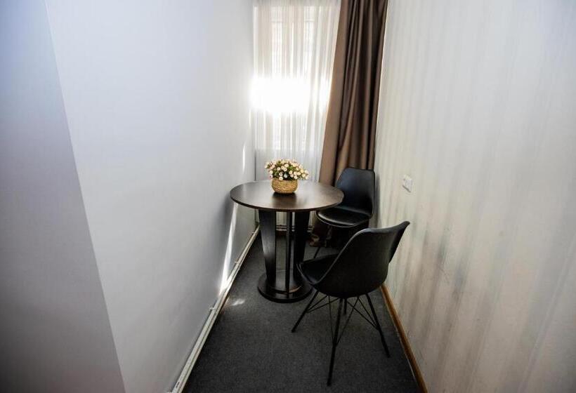 اتاق استاندارد, Tigran Mets Yerevan