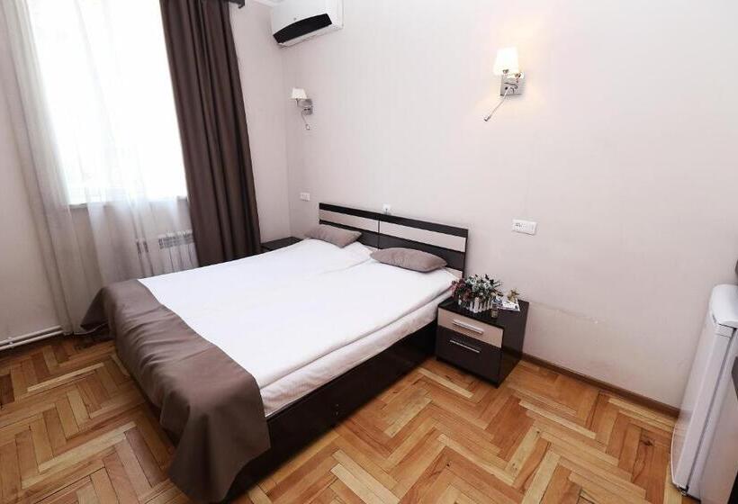 اتاق استاندارد, Tigran Mets Yerevan