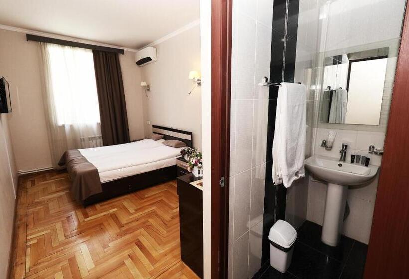 اتاق استاندارد, Tigran Mets Yerevan