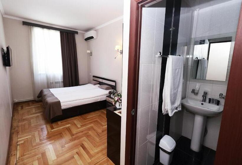 اتاق استاندارد, Tigran Mets Yerevan