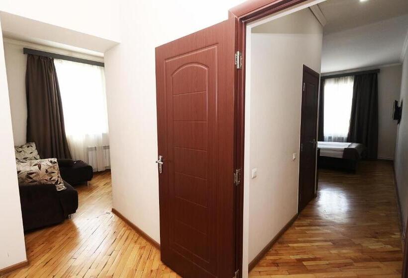 سوییت, Tigran Mets Yerevan