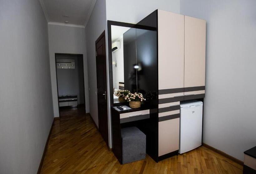 سوییت, Tigran Mets Yerevan