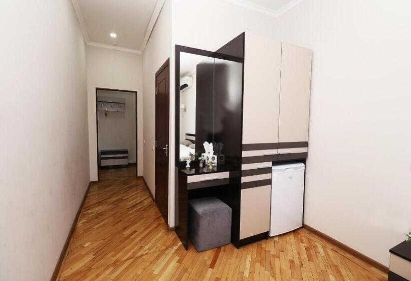 سوییت, Tigran Mets Yerevan