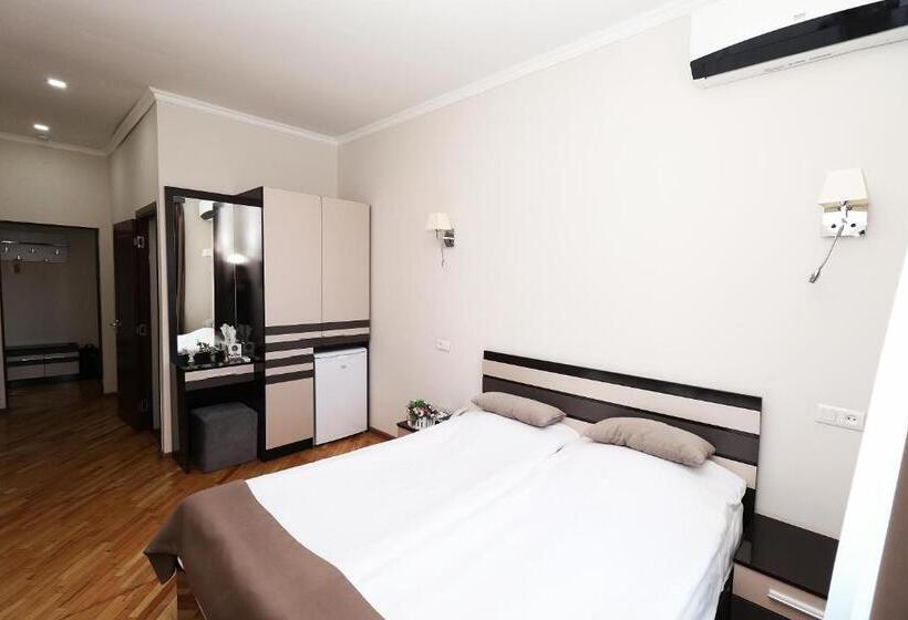 سوییت, Tigran Mets Yerevan