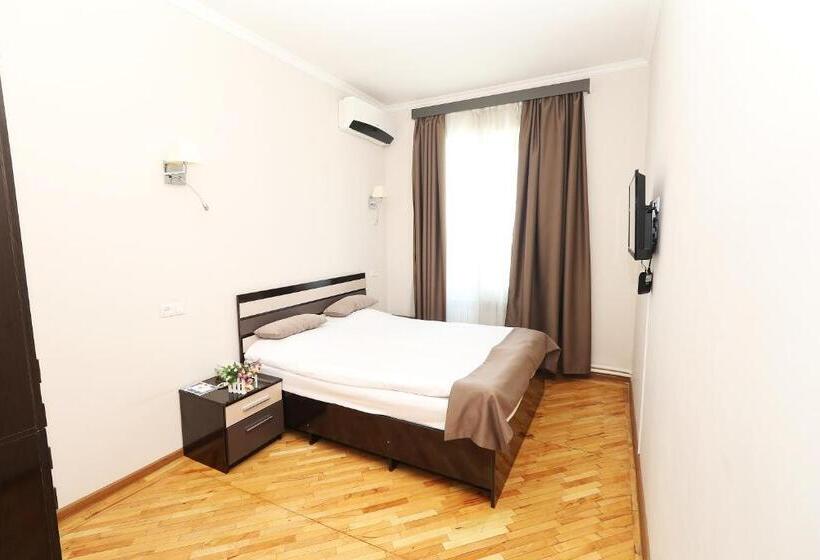 سوییت, Tigran Mets Yerevan