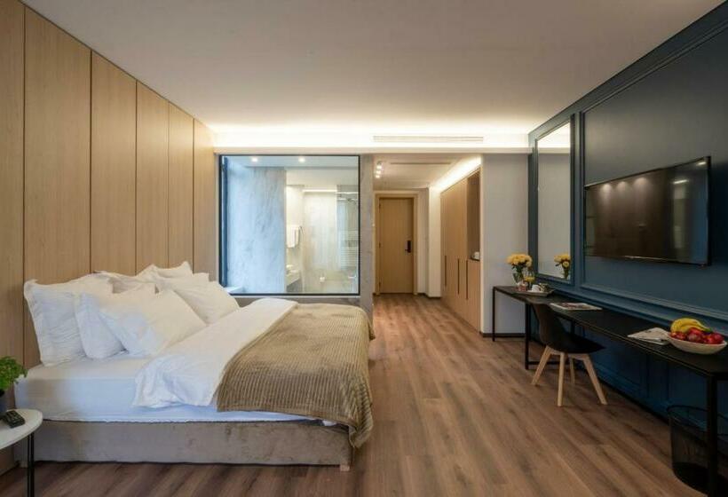 سوییت جونیور با بالکن, Votre