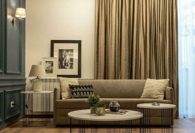 سوییت جونیور با بالکن, Votre