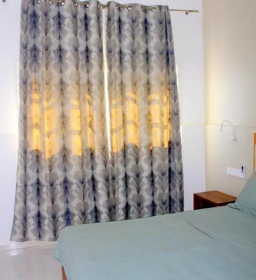 اتاق استاندارد سه نفره, A Paz Residence