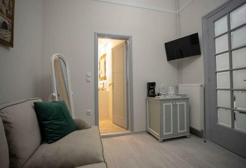 جناح مزوَّد بشرفة, Pandrosos Divine Suites
