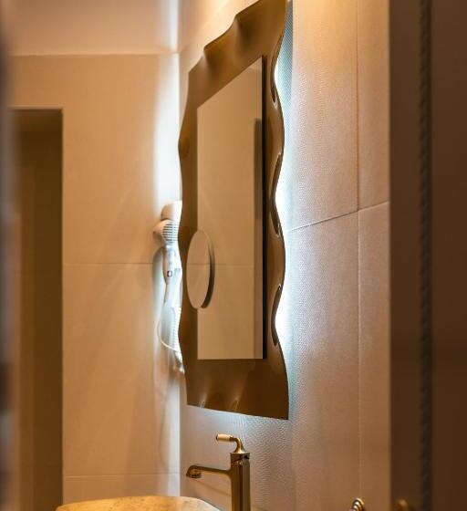 جناح مزوَّد بشرفة, Pandrosos Divine Suites