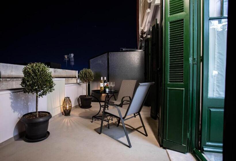 جناح مزود بتراس, Pandrosos Divine Suites