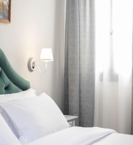 جناح ذو إطلالة, Pandrosos Divine Suites
