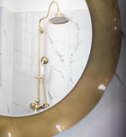 جناح ذو إطلالة, Pandrosos Divine Suites