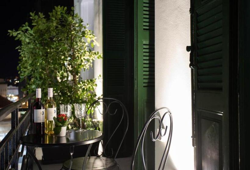 جناح مزوَّد بشرفة, Pandrosos Divine Suites