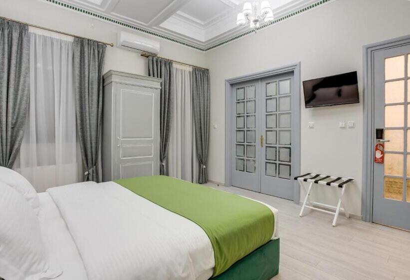 جناح مزوَّد بشرفة, Pandrosos Divine Suites