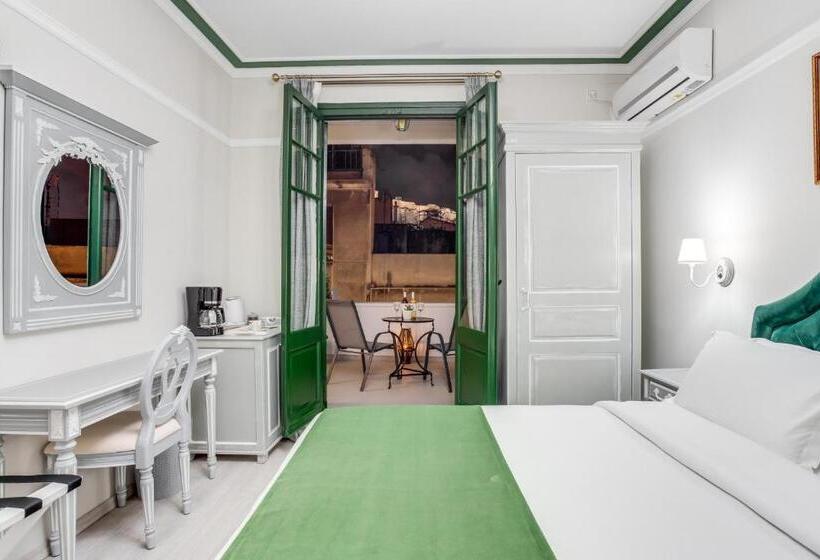 جناح ذو إطلالة, Pandrosos Divine Suites